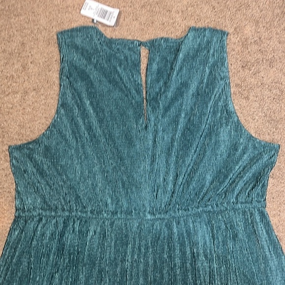 Torrid Crinkle Knit Surplice Midi Tiered Skater Dress Pine Green 3X 22-24 - Picture 8 of 9